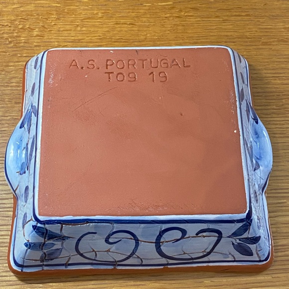 Beautiful Portugal Pottery Serving Dish - Picture 3 of 9
